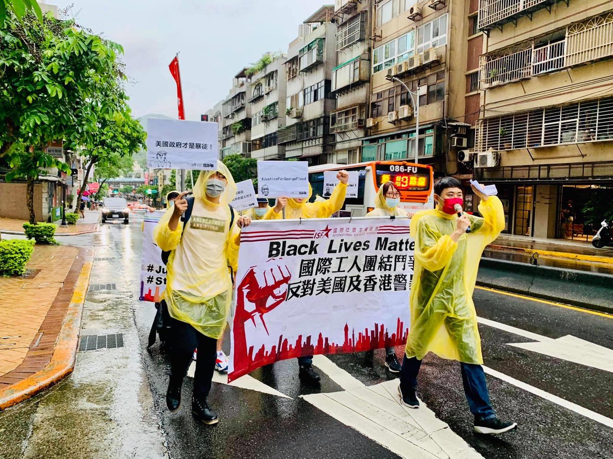 isa_socialist's tweet photo. Black Lives Matter！
國際工人團結鬥爭！
反對美國及香港警暴 !
Solidarity with the mass revolt against racism and police brutality - action organised by International Socialist Forward, the ISA in #Taiwan #BlackLivesMatter #GeorgeFloydProtests https://t.co/Mxx7ccEmbt