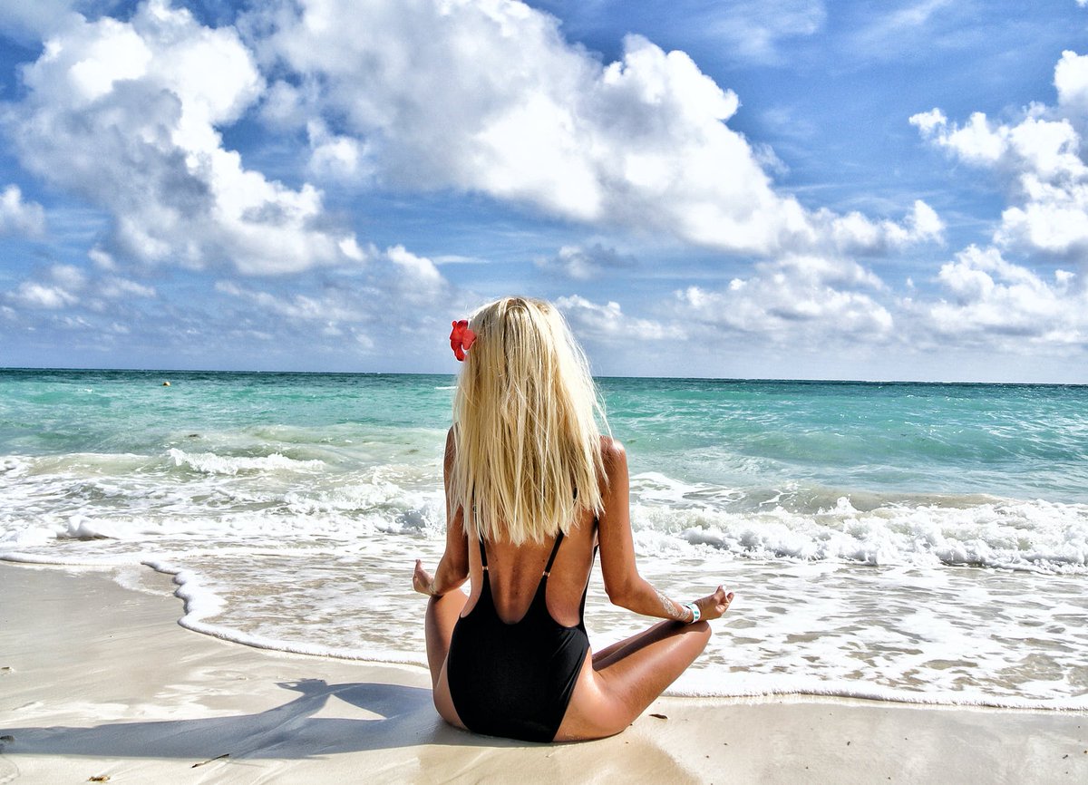 EvacoMauritius's tweet photo. The ocean breeze can put your mind at ease. Mauritius, a haven of peace. 🌺
“One day can change your life.”
#wellnessday #wellness #mauritius #liveinmauritius #mauritiuslifestyle #islandlife #propertiesinmauritius #evaco https://t.co/1RFaVBBMta