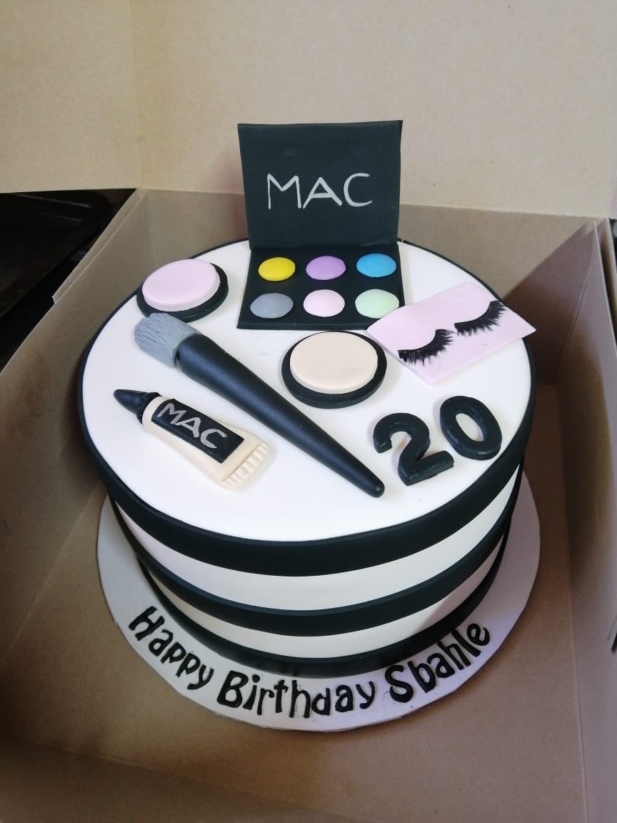 KupkakeKitkhen's tweet photo. 🍰🧁🎂 https://t.co/IBjmUCIxZW