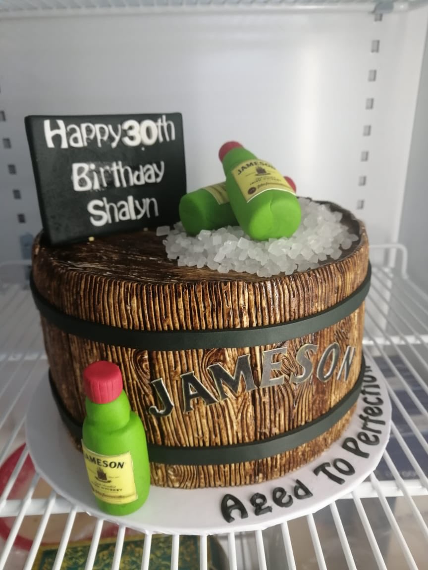 KupkakeKitkhen's tweet photo. 🍰🧁🎂 https://t.co/IBjmUCIxZW