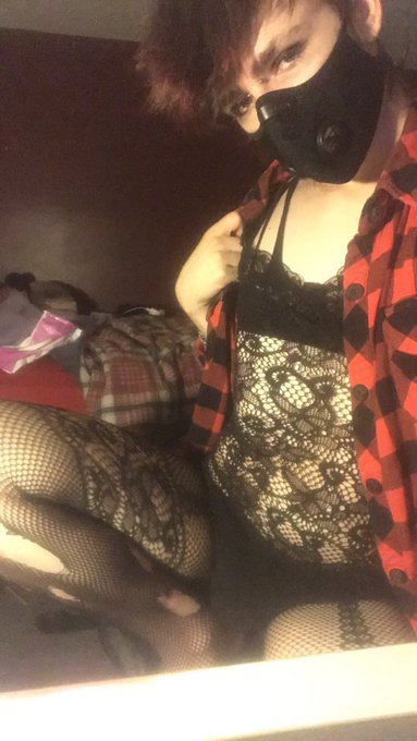 2 pic. Just dropped new photos and videos!!!! Only 4.20$ per month https://t.co/d2iluOBumn 

#onlyfans