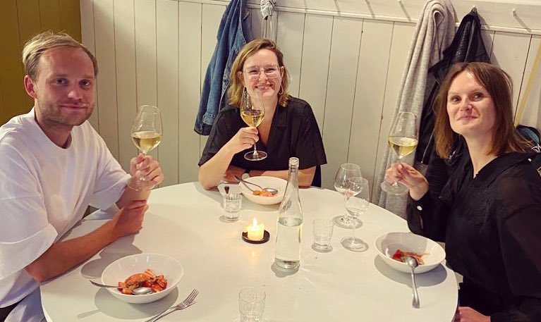 Zoals Lisa zou zeggen: “successen moet je vieren.” Dus gingen we heel fancy uiteten om onze MILJOEN beluisteringen te vieren 🥳. Dank aan aan jullie allemaal voor het al zo lang met ons uithouden 🙏