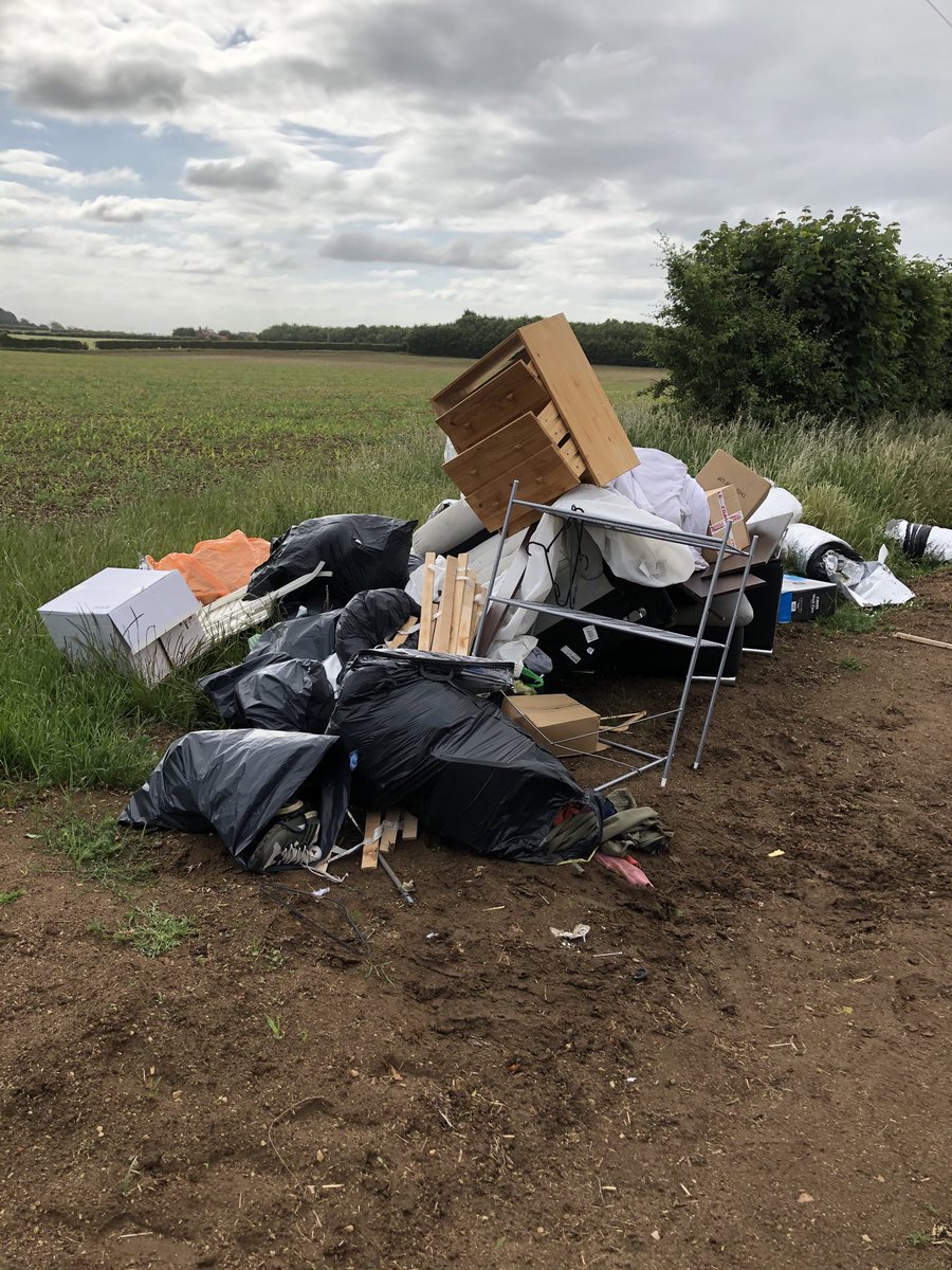 #flytipping is totally unacceptable however, unfortunately for this offender the VRM of the vehicle has been given to <a href="/lincsPolice/">Lincolnshire Police</a>. #workingtogether