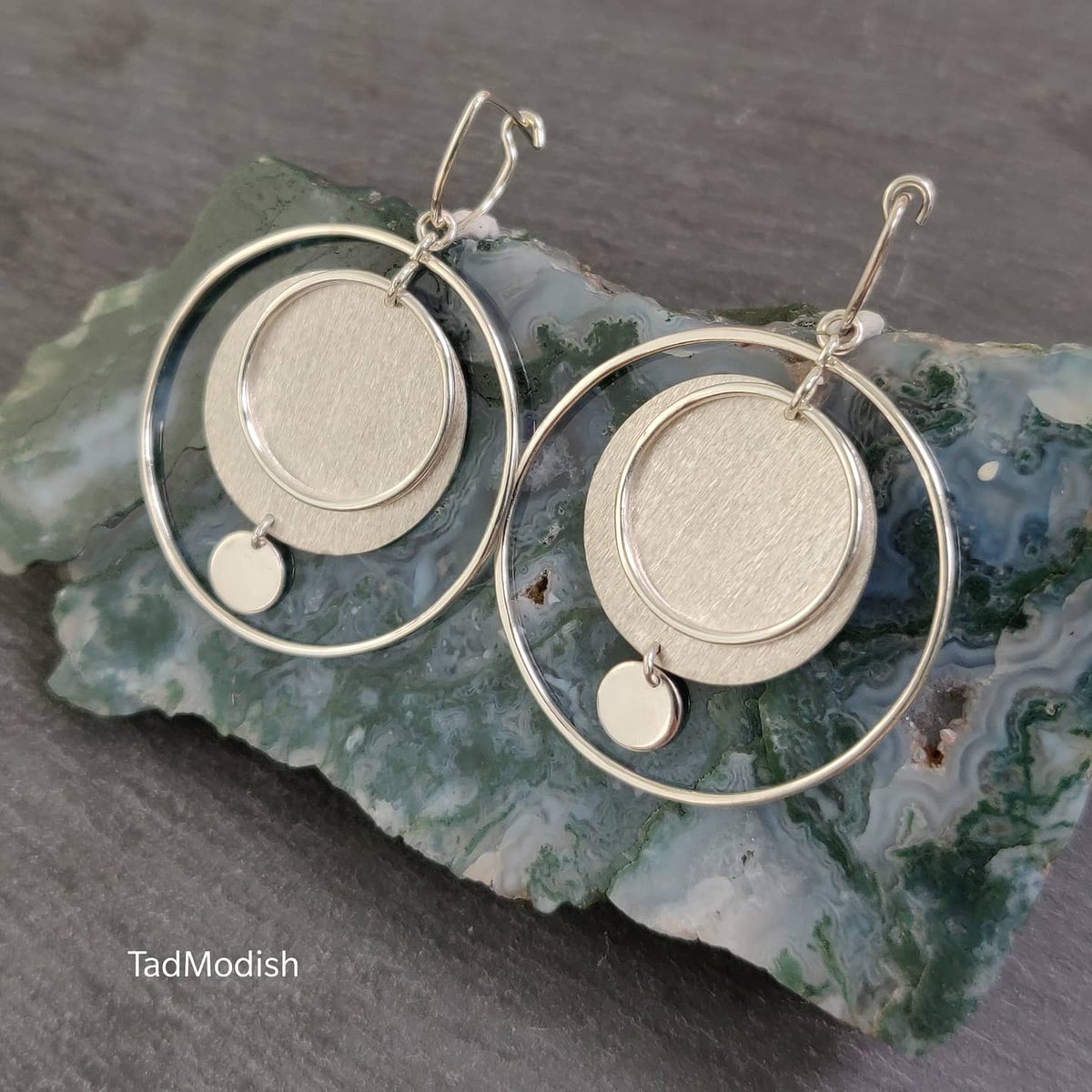 TadModish's tweet photo. Silver Hoops Earrings ✨. These earrings are entirely handmade and available now in my shop at
https://t.co/Wj4oZnZcK3 😀

#silverhoopsearrings #hoopsearrings #etsy #etsyfinds #instagood #MondayMotivation #giftideas #handmadejewellery #handmadegifts https://t.co/7nSRbsH3wH