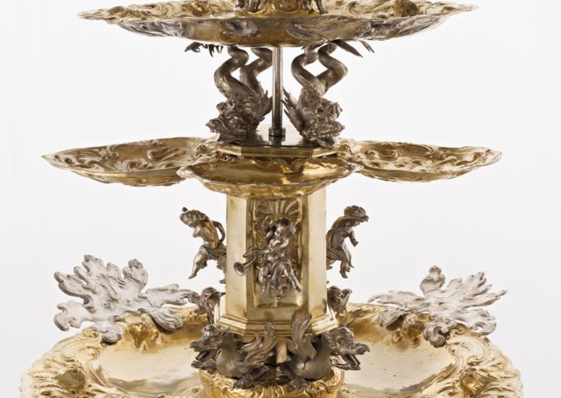 🌍 In 1662, the Swedish ambassador Bengt Hurn visited Moscow and offered to the Russian Tsar Alexey Mikhailovich this spectacular Table Fountain made by the Hamburg master Peter Ohr I (Öhr) as a diplomatic gift from the Swedish King Charles XI.

#kremlinmuseums