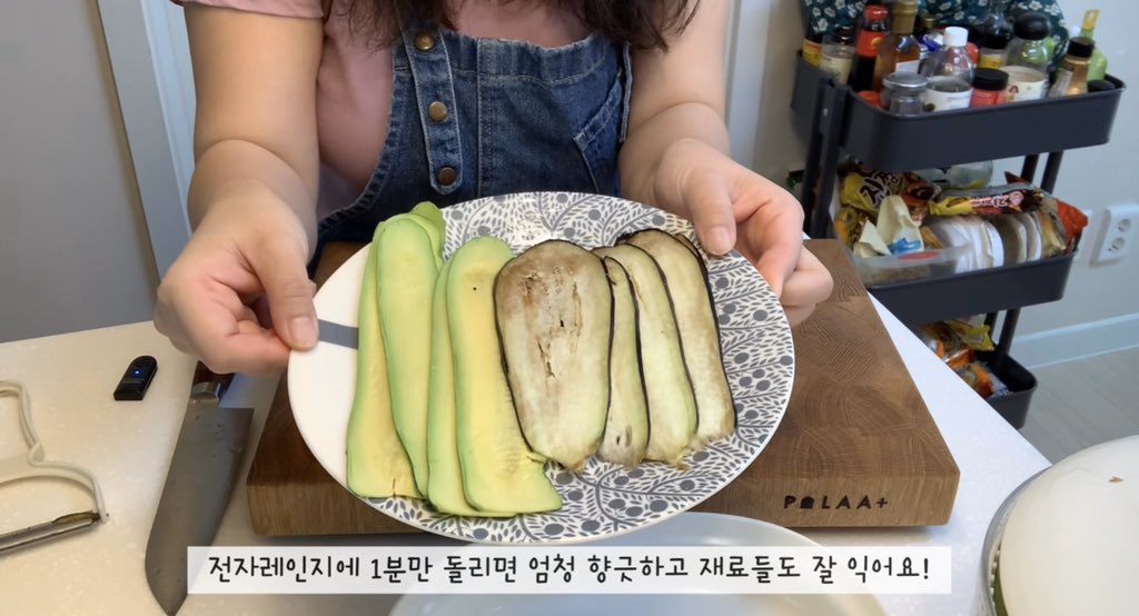 ageha47's tweet photo. 제가 만들고도 나 천재인가(?!) 생각 했습니다 🤣🤣 로메인 버터소스 레시피가 인기가 많아 좀더 가볍게 먹을 수 있도록 올리브오일로 마늘 소스 만들어봤고 호박, 가지, 토마토 등 채소들 더 추가해 풍성하게 드실 수 있도록 만들어봤어요 건강한 밥반찬, 술안쥬로 최고 https://t.co/iE7vltruIs https://t.co/3K6UJ8xr9T