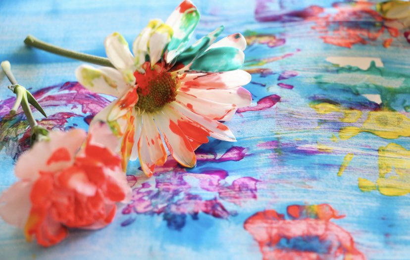 NansenSchool's tweet photo. EYFS Let’s try flower printing today!!#homeschooling #FlowerPrinting #LetsGetCreative #EYFS https://t.co/aiY66w9Qln