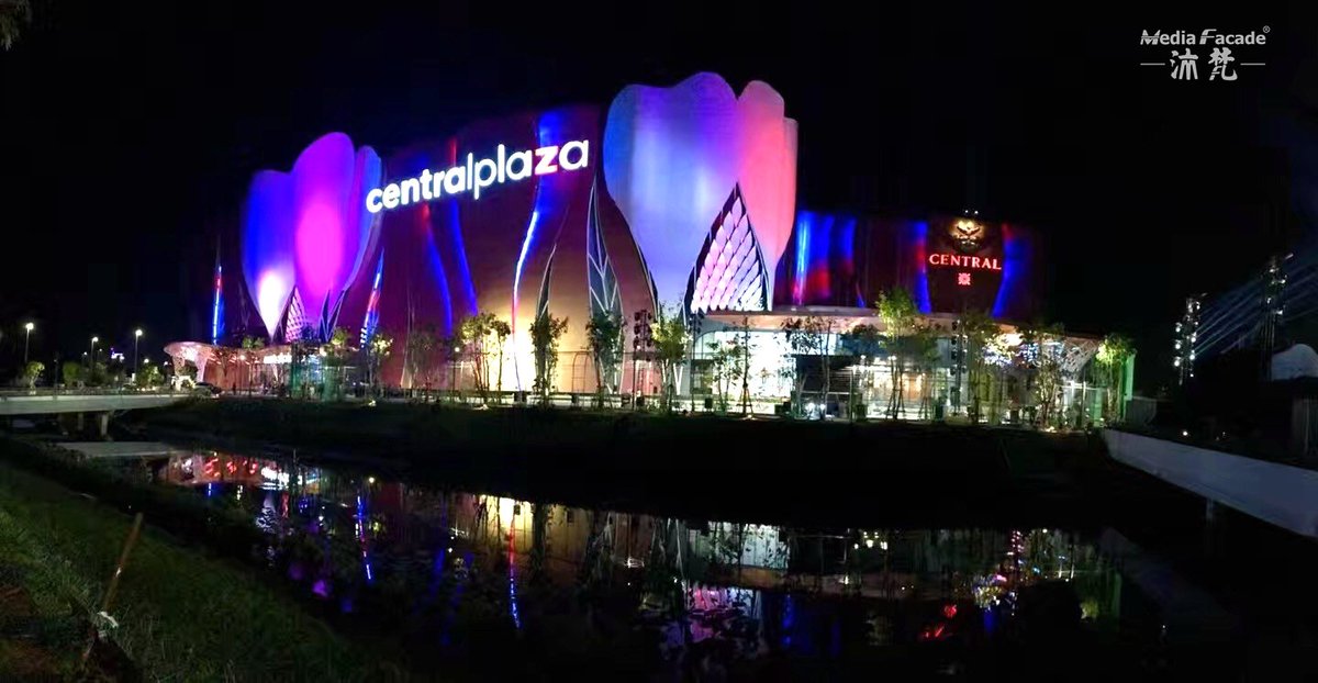 mf_layla's tweet image. MF pixel lights and #wallwashers are installed on the exterior façade of the Central Plaza, Nakhon Ratchasima, Thailand, to make it a very stylish building and attract more people to come.#mediafacade #lightingdesign #buildinglightdecoration #architecturelight  #landscapelight