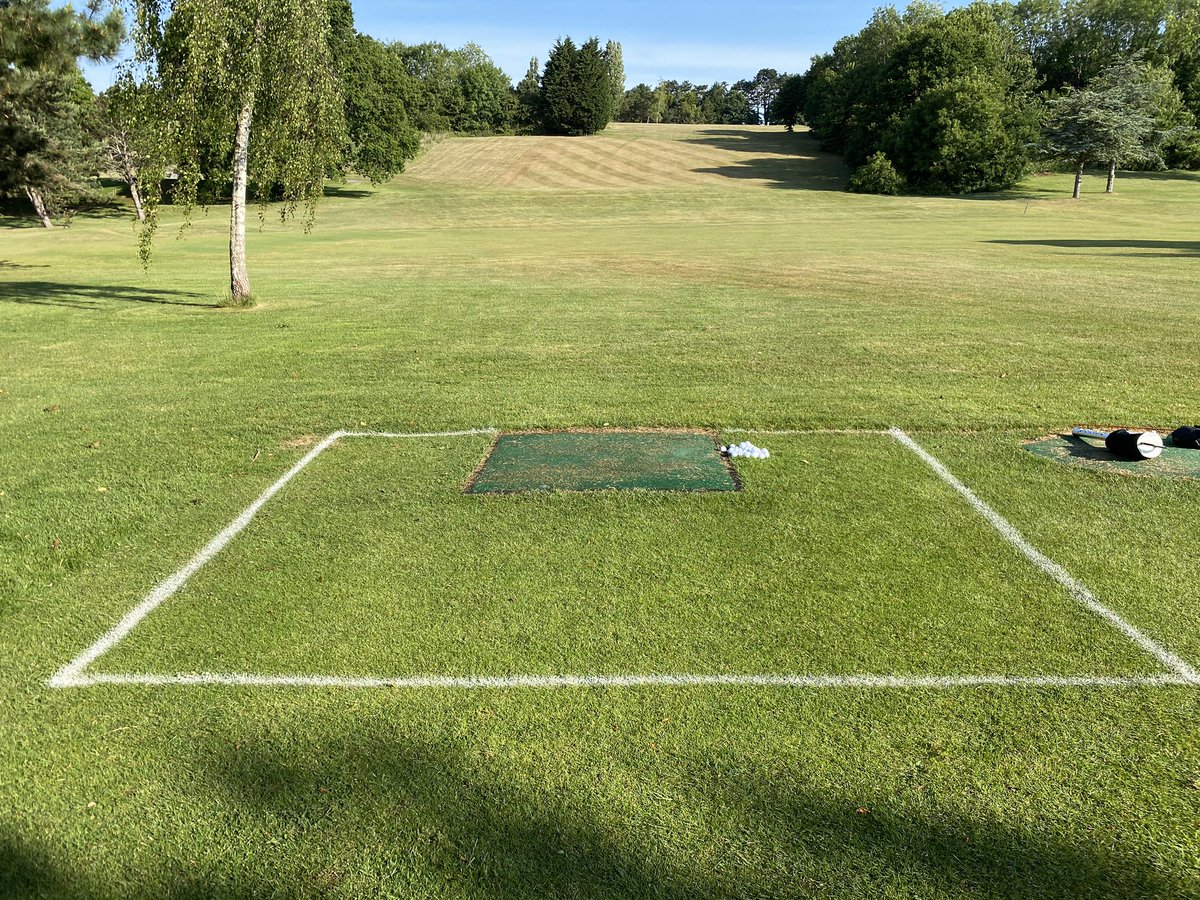 golflabcoaching's tweet photo. The ‘New Normal’ for Golf Coaching #stayinthebox #2metres #outdoors #SocialDistancingGolf #handsanitizer #golfing #golfcoaching https://t.co/IGfIW22LoX