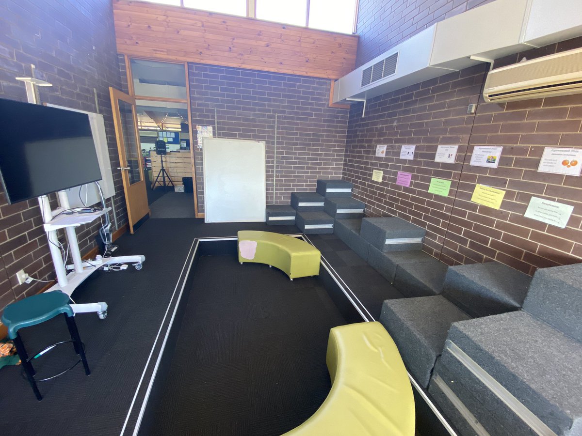 ProjReimaginate's tweet image. Our latest transformation was our “meeting” out room which we’ve converted into a theatre and quiet space for large group learning. Lots of writeable surfaces for Ss, including the windows when using chalk pens. 

#ProjectReimaginate