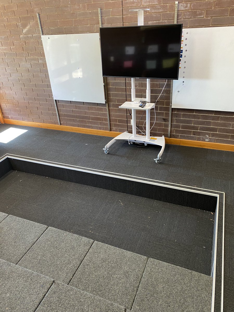 ProjReimaginate's tweet image. Our latest transformation was our “meeting” out room which we’ve converted into a theatre and quiet space for large group learning. Lots of writeable surfaces for Ss, including the windows when using chalk pens. 

#ProjectReimaginate