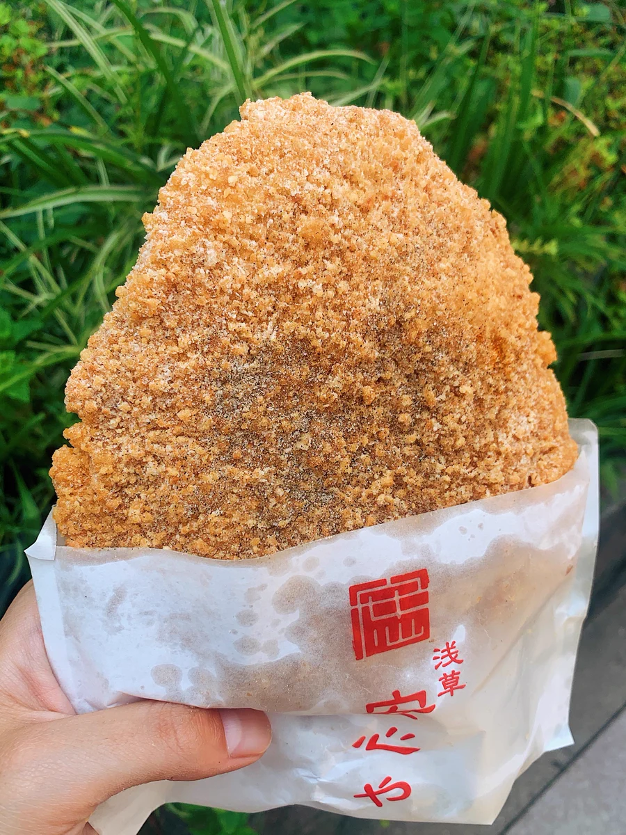 豪快にかぶりつきたくなる！？片手では収まらない巨大唐揚げ！