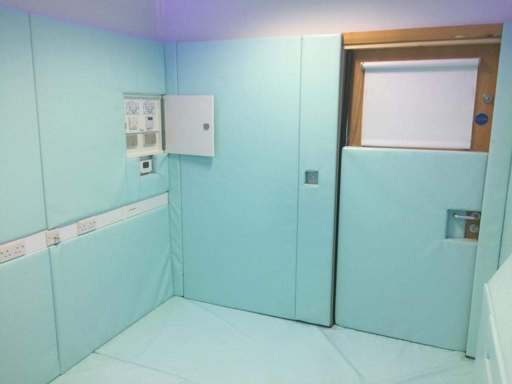 Sentequk's tweet image. The bespoke #wallpadding #floorpadding in this recent #Serenity #calming room installed at a #northumberland #newcastle #school offers sleek designed padding for the pupils to #deescalate safely.