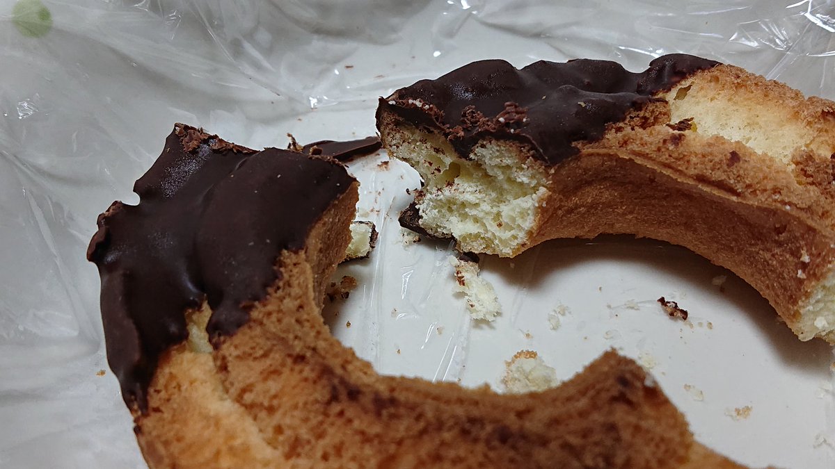 宮内レミィ 昨日冷凍庫に入れておいたミスドのオールドファッションを食べてみる チョコファッション チョコレートがパリパリ感が増して美味しくなった オールドファッションハニー 冷たくなった砂糖がシャリシャリ感が増しているが 冷たい砂糖が 宮内レミィ 昨日冷凍庫に入れておいたミスドのオールドファッションを食べてみる チョコファッション チョコレートがパリパリ感が増して美味しくなった オールドファッションハニー 冷たくなった砂糖がシャリシャリ感が増しているが 冷たい砂糖が