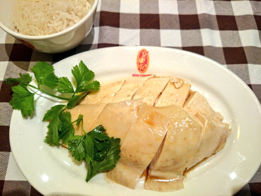 koyajix73's tweet image. お目当ての海南鶏飯食べて(ﾟдﾟ)ｳﾏｰ🎵

そして夜の街へ
#歌舞伎町じゃないよw
#2ya
.