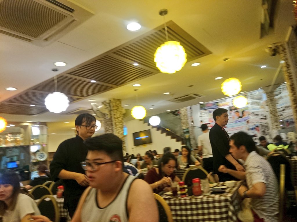 koyajix73's tweet image. お目当ての海南鶏飯食べて(ﾟдﾟ)ｳﾏｰ🎵

そして夜の街へ
#歌舞伎町じゃないよw
#2ya
.