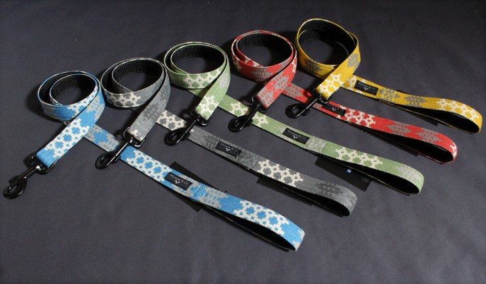 co_moose's tweet photo. Our Welsh Tapestry Print Signature Range of Dog Collars and Leads available in 2 sizes Medium &amp; Large and in five vibrant colours.

#HandmadeInUK  #HandmadeHour  #MadeInWales #welshtapestryprint #gifts #UKGiftAM #SmallBiz #SmallBusiness #handmade https://t.co/zt68mm3NYW