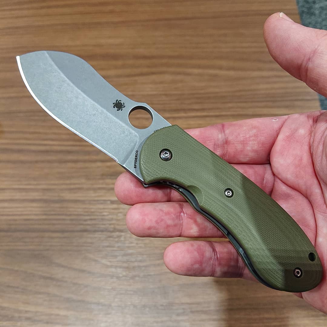 spydercollector's tweet photo. The production prototype of the #spyderco #michaelburch #bombshell. I took these pics at @nssfshotshow 2020, where I got a chance to check out this cool new flash batch folder. The Spyderco app sent out a notice yesterday, that this knife is now shipping to dealers! https://t.co/TKuPgzh7o4