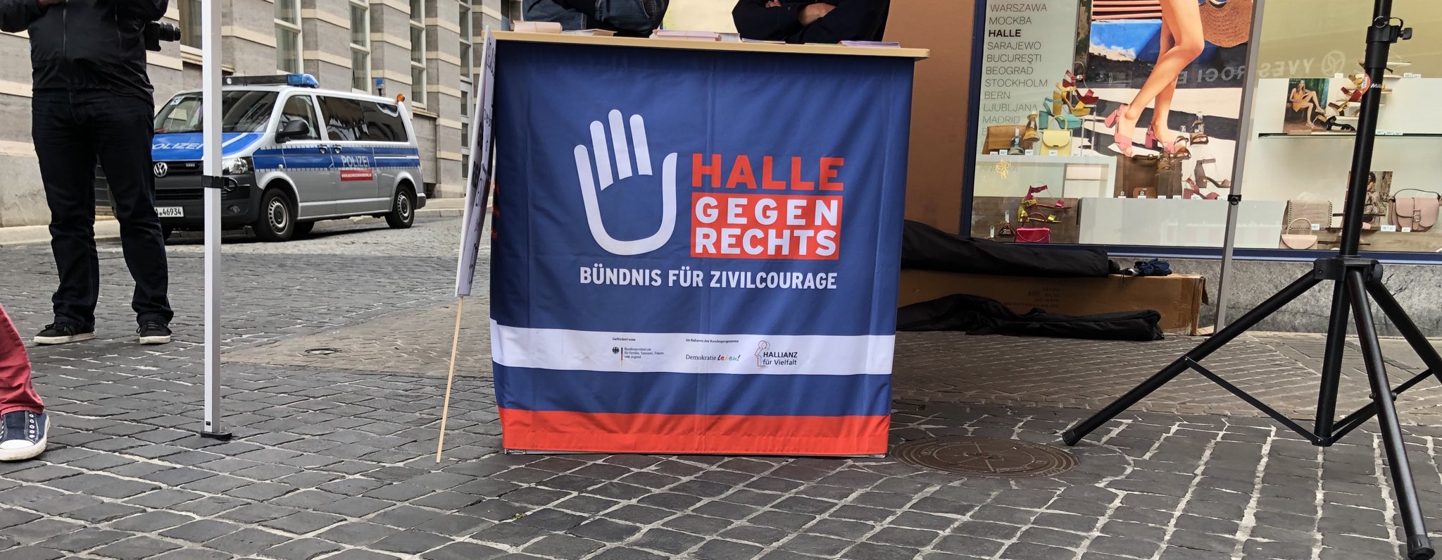 Halle Gegen Rechts 1335 Heute Sind Wir Wieder Mit Einem Infostand In Halle Am Marktplatz Und Informieren Mit Lautsprecherdurchsagen Uber Rechte Kunsgebungen Bei Hal0606 Sven Liebich Rechte Verschworungsideolog Innen T Co