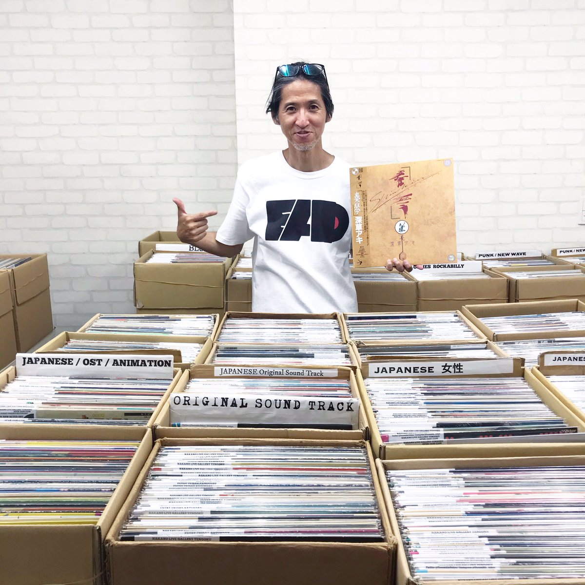 TurntableTokyo's tweet photo. EAD RECORD @EADRECORD 
YOZOさん。御来店ありがとうございました！
#recordshop #recordstore #score #turntabletokyo #recordadventure #digging #recorddeal #dig #eadrecord #weekend #saturdaynight https://t.co/W0C9zzHi01