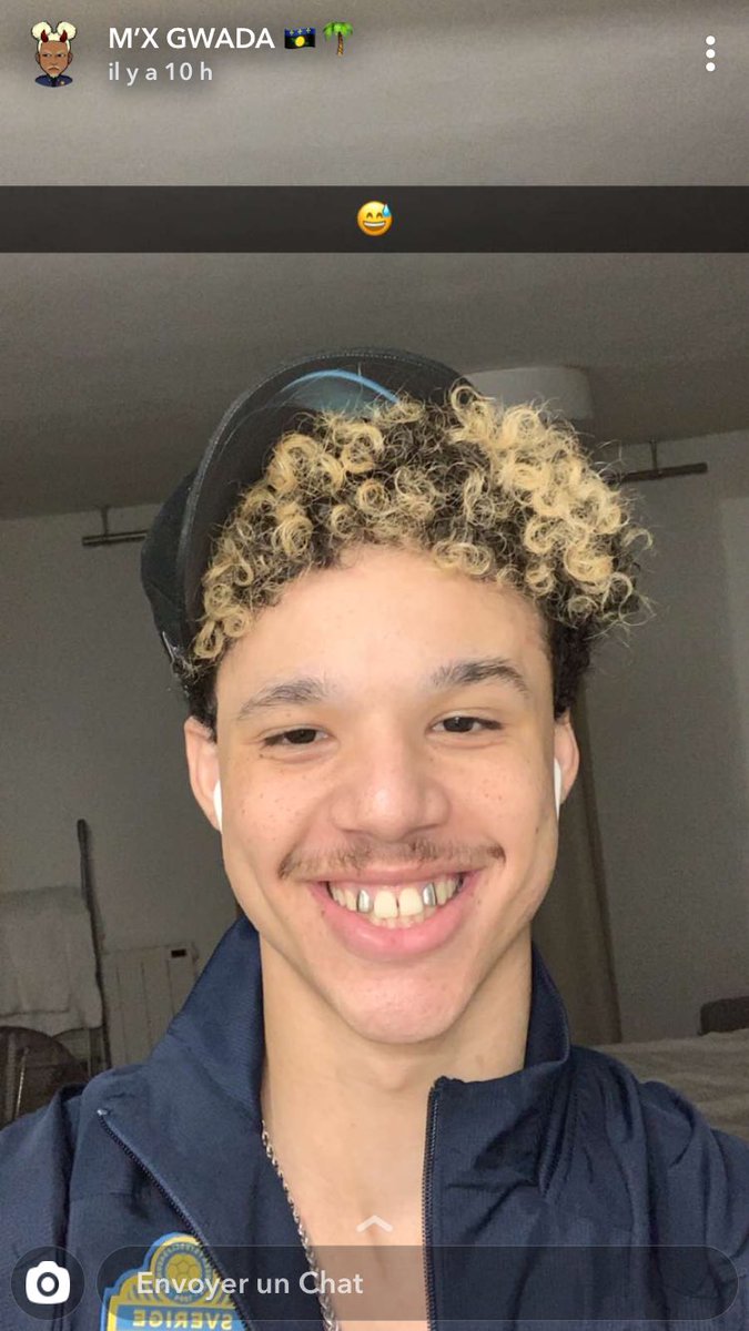 Petit_Blankaa's tweet photo. Qui peut s’assoir a sa table et dire j’suis plus moche que toi? Clairement personne. https://t.co/3wWD8FRq51