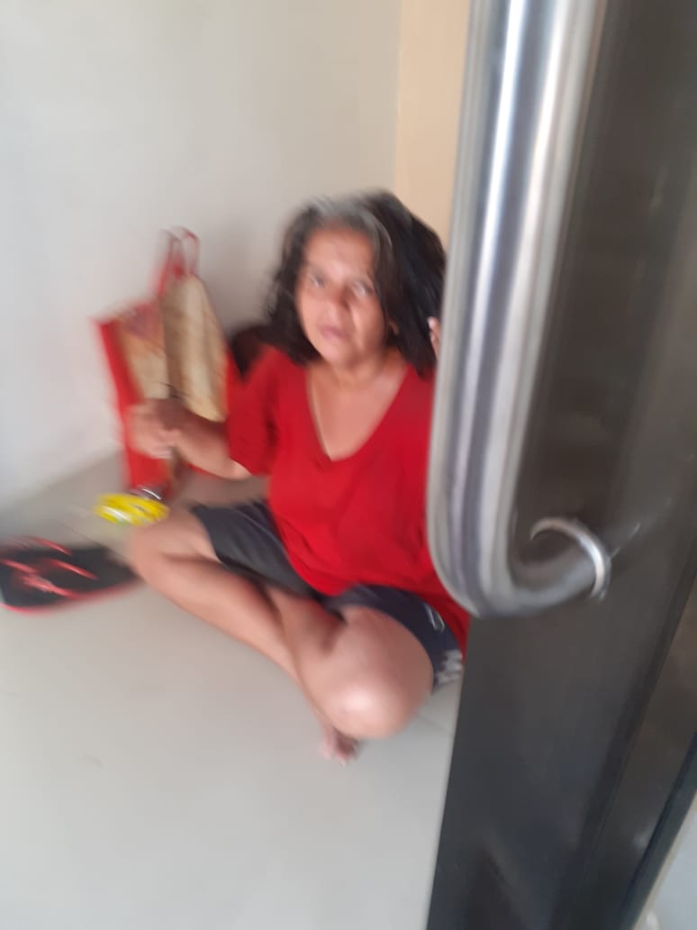 YogiGaud's tweet photo. @ThaneCityPolice @TMCaTweetAway Photos for your reference.. She has been roaming around and staying in the ATM from past 2 weeks. Please take action as soon as possible https://t.co/4pf5fzzkqi