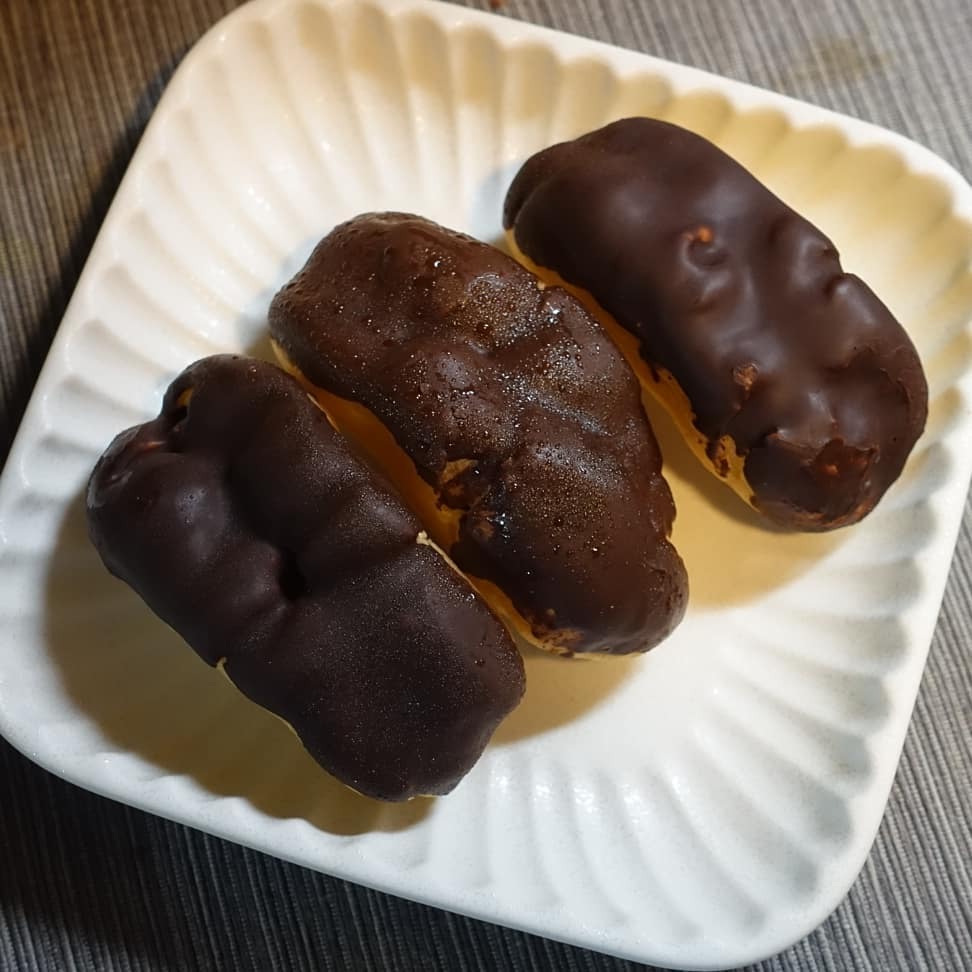 シェアして食べるプチエクレア