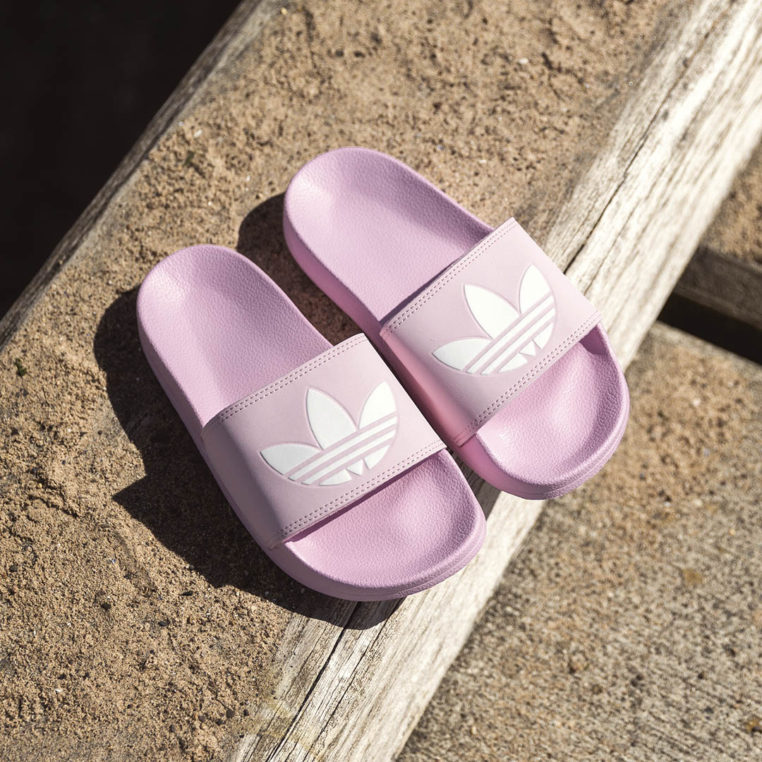 ProD_Select's tweet photo. Slides for summer โ๏ธ
Get ready for your stay-cation with adidas slides
Available to cop here https://t.co/Z1hYEvLH4o ๐
#adidas #ProDirect #ProDirectSelect #SelectSociety #UnlockStyle https://t.co/8V6ZNAk9ut