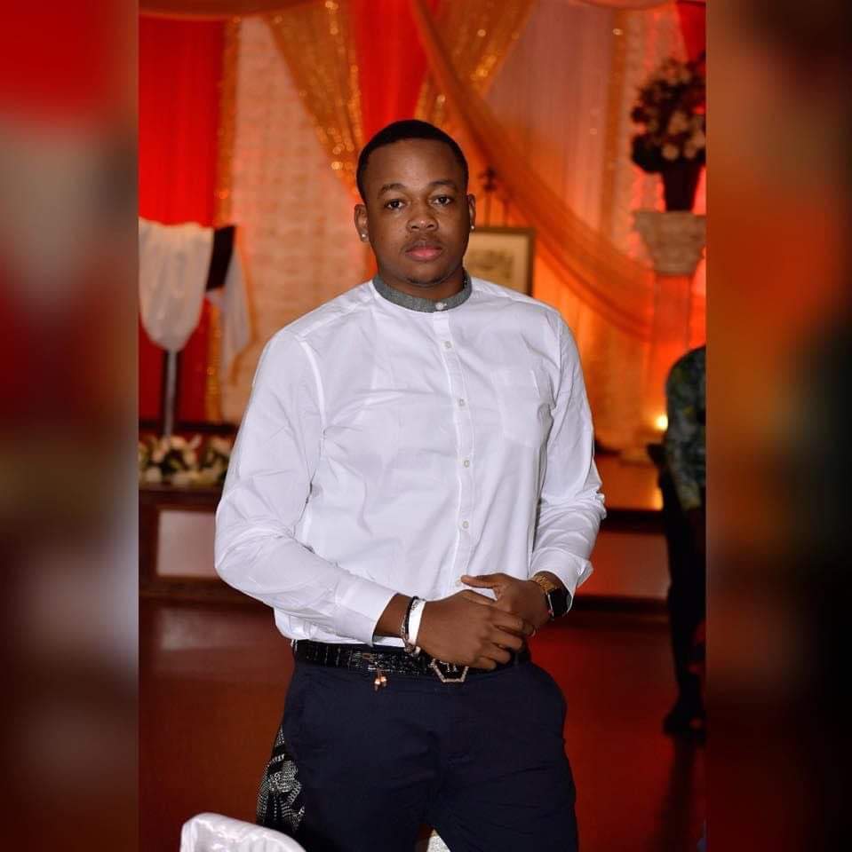 SergesCalixte's tweet image. #Assassinat de #LionelKABOUI.
On parle de 8impacts de balle sur le véhicule.
Pourquoi les médecins de la clinique les genêt ne l'on pas administré les premiers soins?
le gendarme de palace n'a rien entendu ou vu?
A t'il eu une altercation avec une tierce personne à la perle?