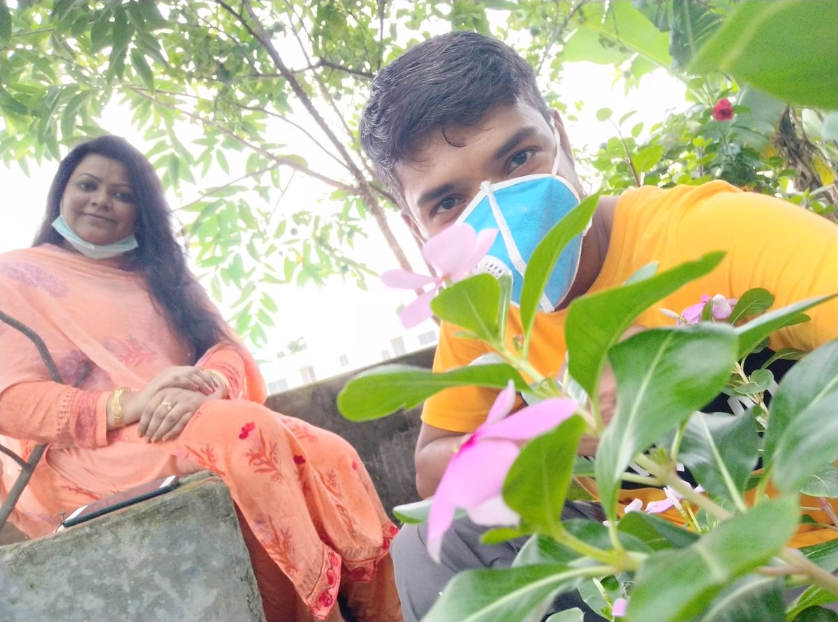 Sagar100Bd's tweet photo. মানুষ সুন্দরের পূজারী, যেকোন সুন্দর জিনিস পেতে মানুষের মন ব্যকুল হয়। ফুল বা ফল হচ্ছে মানুষের কাছে তেমনি ভালবাসা ও আকাঙ্ক্ষার বস্তু। মন ভালো করার জন্য ফুল বা ফলের বাগানে ভ্রমণ অত্যন্ত সুখকর একটি বিষয়।
তাই ছাদের মধ্যে গড়া ছোট্ট একটি বাগান🌶

#Save_Our_Nature🌳
#StayAtHome https://t.co/RKzEokHznm