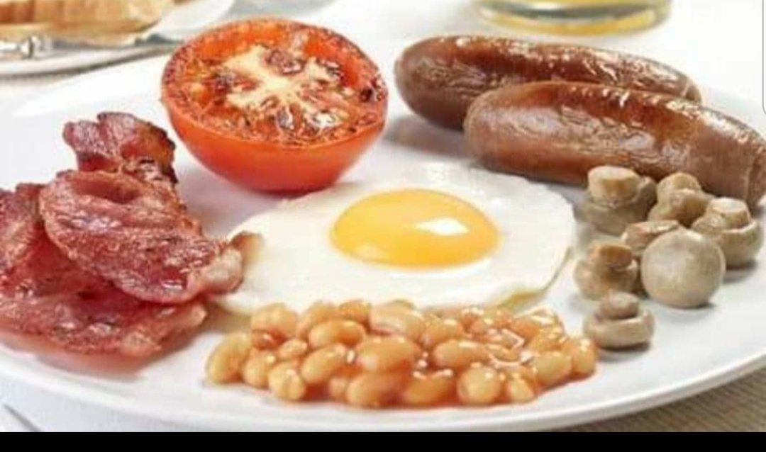 A Bowland Breakfast is made for a perfect Saturday morning ❤️😋🍴
Award Winning Pork Sausages, Traditional Dry Cured Bacon, Free Range Eggs, Lancashire grown Tomatos &amp; a few beans on the side ✨
#perfect #saturday #fuelfood #lancashire 
bowlandpork.co.uk