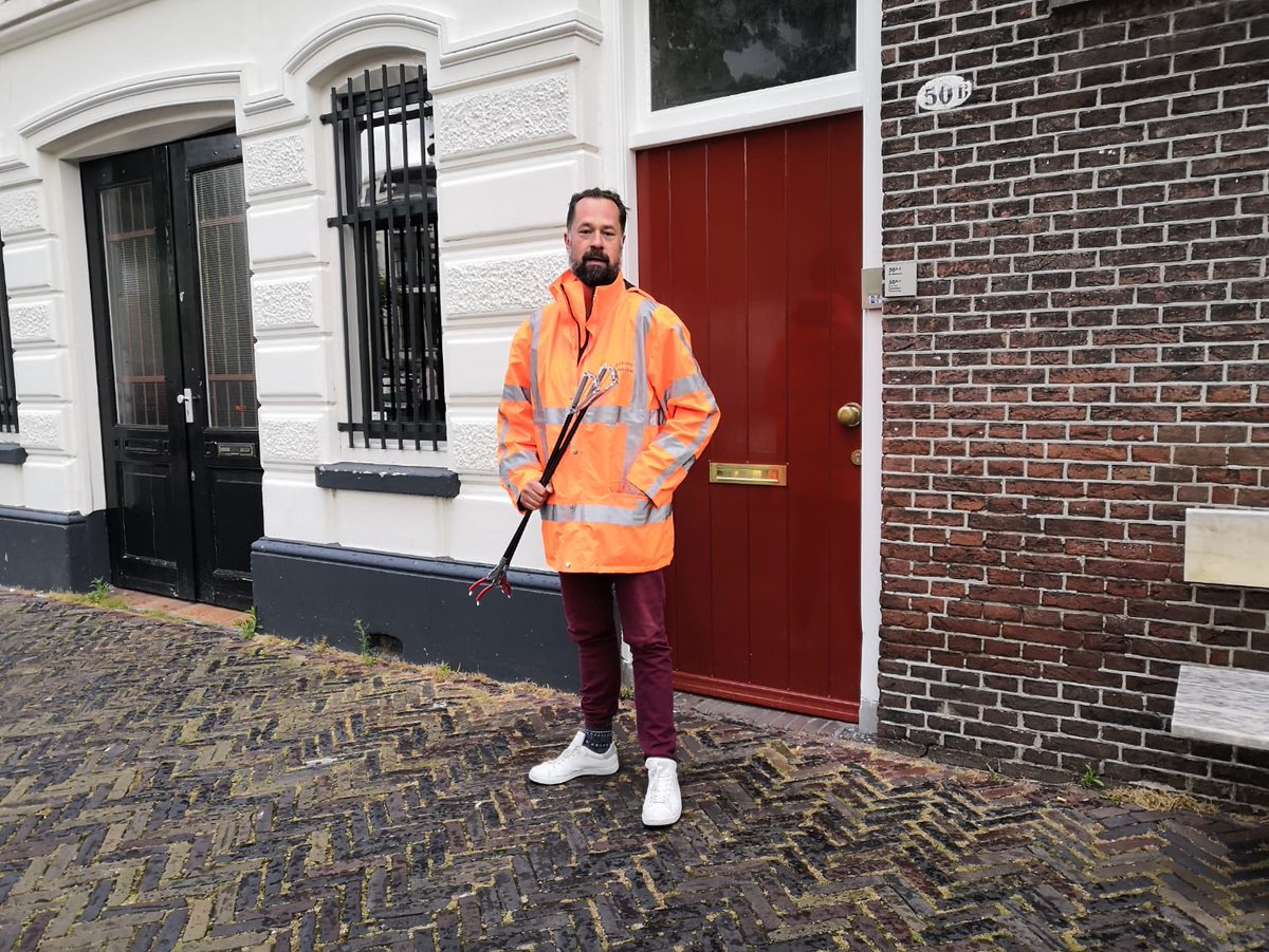 De laatste prikstokken en afvalzakringen zijn vanochtend bij de deelnemers aan het Schone Wijk Weekend langsgebracht. Met elkaar krijgen we Schiedam schoon. #buitenderuimtevanonssamen #samensterk #schonewijk #schiedam