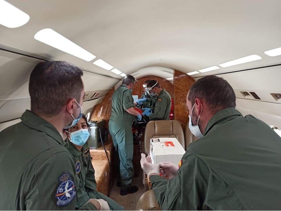 Defensagob's tweet photo. #OperaciónBalmis
Unos 441militares despliegan hoy en 13 localidades, junto a 254 efectivos de asistencia sanitaria, para hacer frente al #COVID19. Un día más, nuestras Fuerzas Armadas siguen trabajando allí donde se las necesita.
#EsteVirusLoParamosUnidos 
#JuntosPorUnFuturoMejor https://t.co/15x4BhesN8