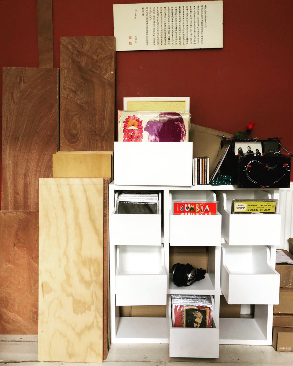 jnanagarbha's tweet image. That stack of on the left is a sign that ‘normal’ carpentry work is starting again - helping @lamaspyjamas get ready to reopen.
So, the few 7” &amp;amp; 12” #recordboxes I have in stock are the last I’ll be making for a while. If you’ve been meaning to get any, now is the time to order.