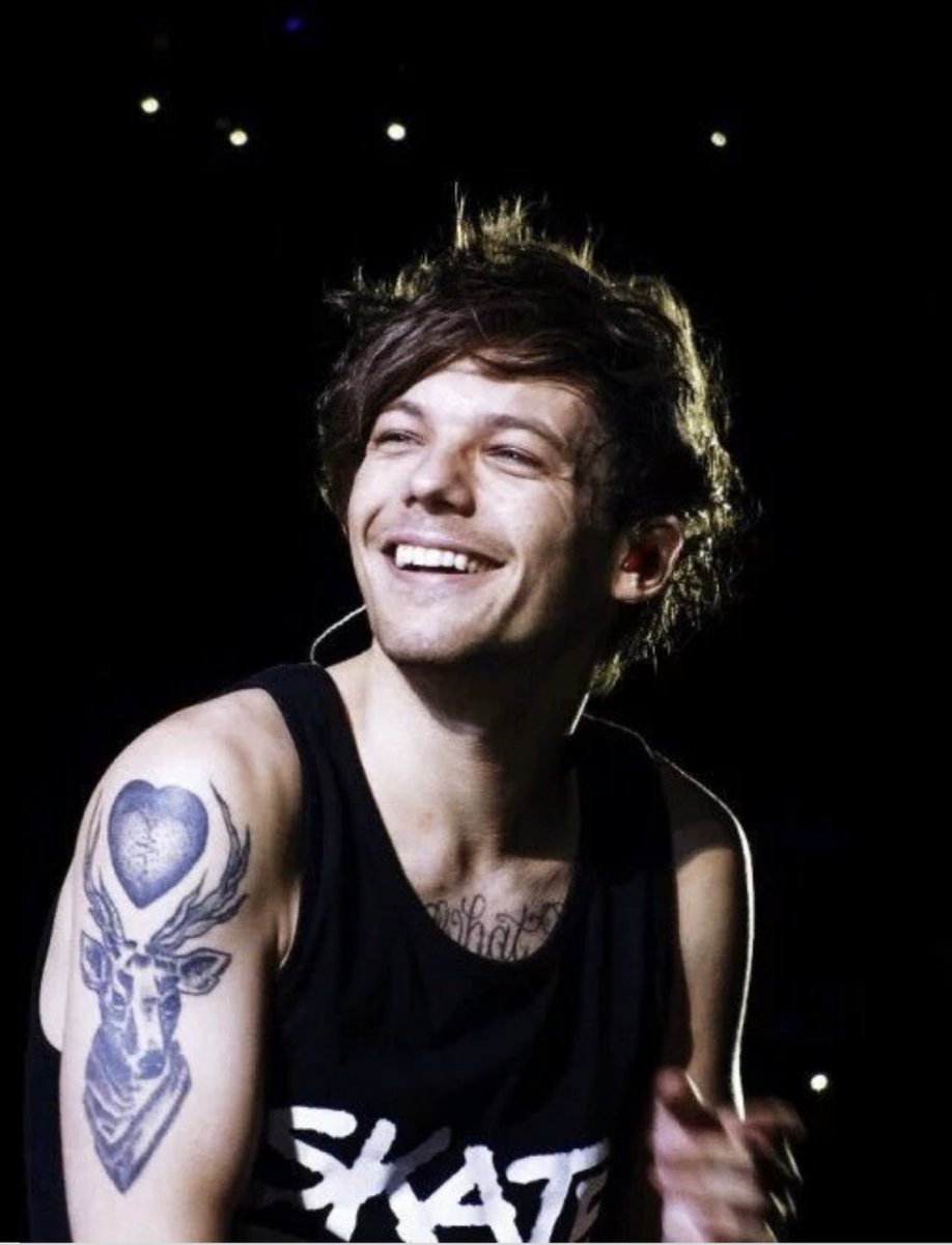 mamacita1204's tweet photo. Louis Tomlinson che sorride a thread https://t.co/1JKP0TZd4e