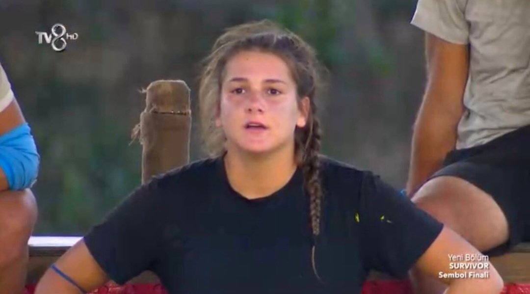 Nisayı dün yüzdü diye kınıyolar, oyunu durdurmuş.
Kız survivoru bırakıp gitse hakkıydı.
Zeki bi kız ve durumu anladı.
'Niye ünlüler gönüllüler oynuyo?'
'Yine mi ben yarışıyorum'
'Canlarımı Elife veriyorum'
Diyerek herşeyin farkındayım dedi. Fiyasko.
 
#nisabölükbaşı
#survivor2020