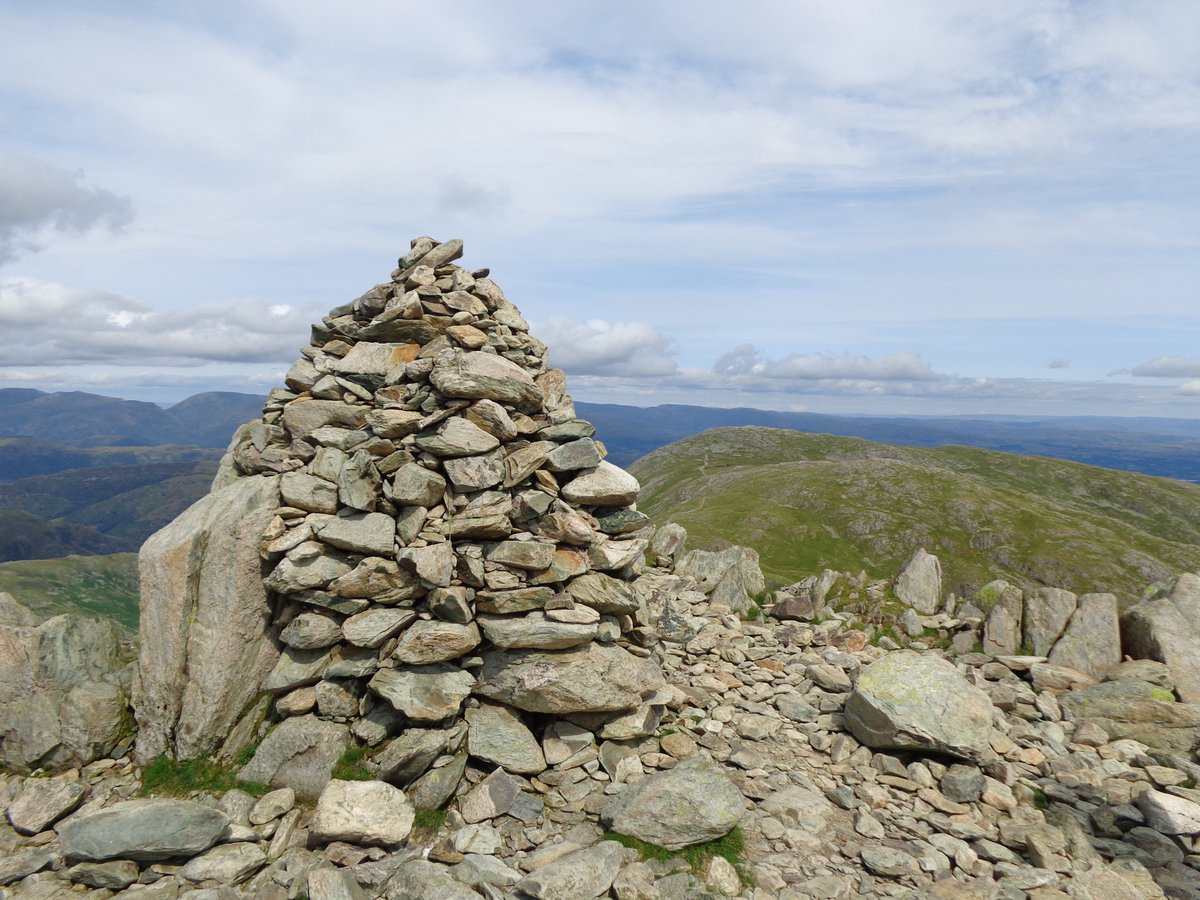 StanLeigh18's tweet photo. #Wainwrights in ascending order-182nd on the list ##SwirlHow #SouthernFells -2630ft -in Pictorial Guide
- #SwirlHow, #ConistonOldMan #BrimFell #DowCrag from #GreatCarrs
- summit area - view East #BlackSails #Wetherlam beyond
-summit area - view NW #GreatCarrs beyond https://t.co/D6RZvD1wJw