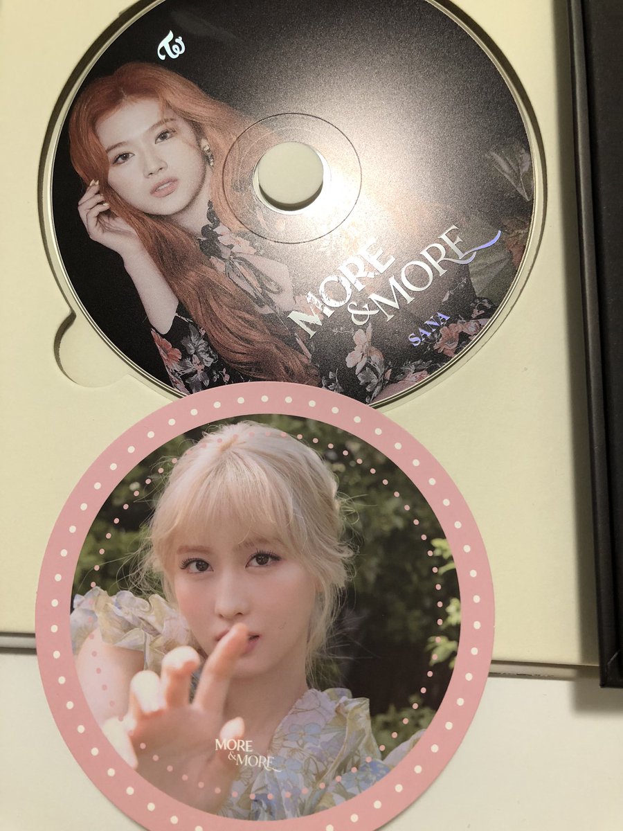 twice_rr_'s tweet photo. @beeepo_nm こちら所持しています！
サナちゃんのCDとチェヨンちゃんのCD交換可能でしょうか？？
モモちゃんのコースターとチェヨンちゃんのうつっているトレカ交換もしいけるのならばこちらもお願いしたいです！ https://t.co/eO0pKaFQmR