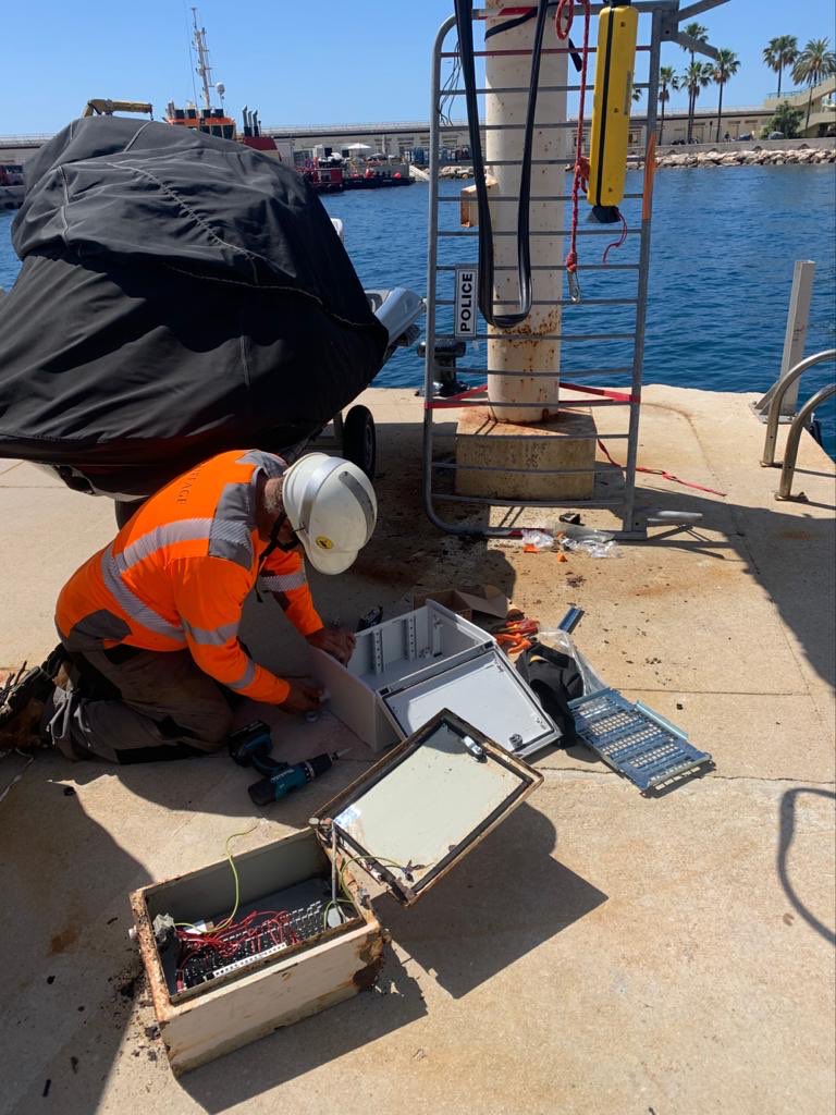 jet_roca's tweet photo. Opération de notre grue de levage en cours ! 👍🏻🏗 

On vous tiendra au courant du résultat, pour le moment le club restera fermé exceptionnellement aujourd’hui.

#rocajetclub #monaco https://t.co/XQ8G9Ba4gM