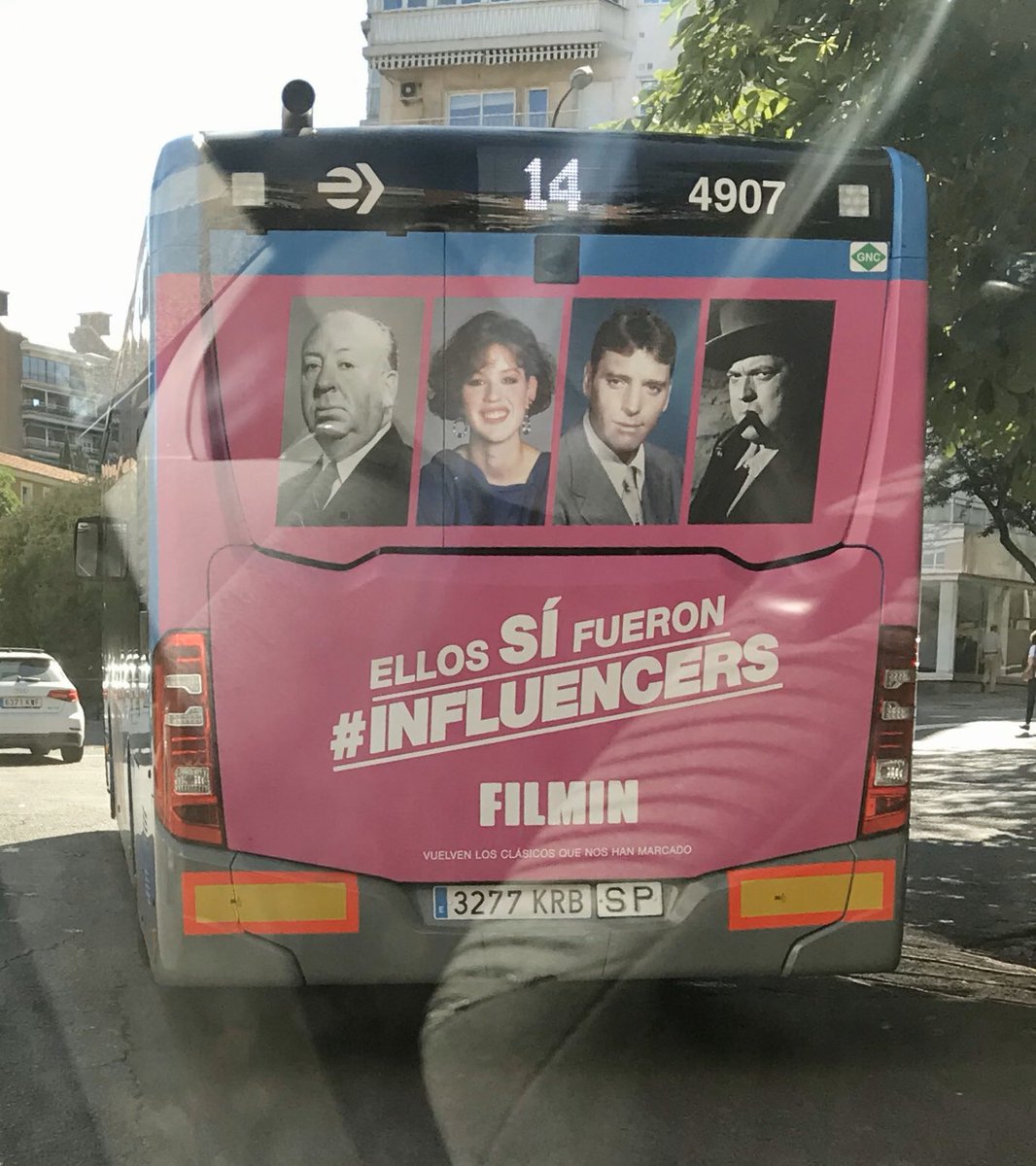 Que ilusión de autobús, grandes <a href="/JaumeRV/">Jaume Ripoll Vaquer</a> y <a href="/jctous/">JC Tous</a> Ole por <a href="/Filmin/">Filmin</a>
