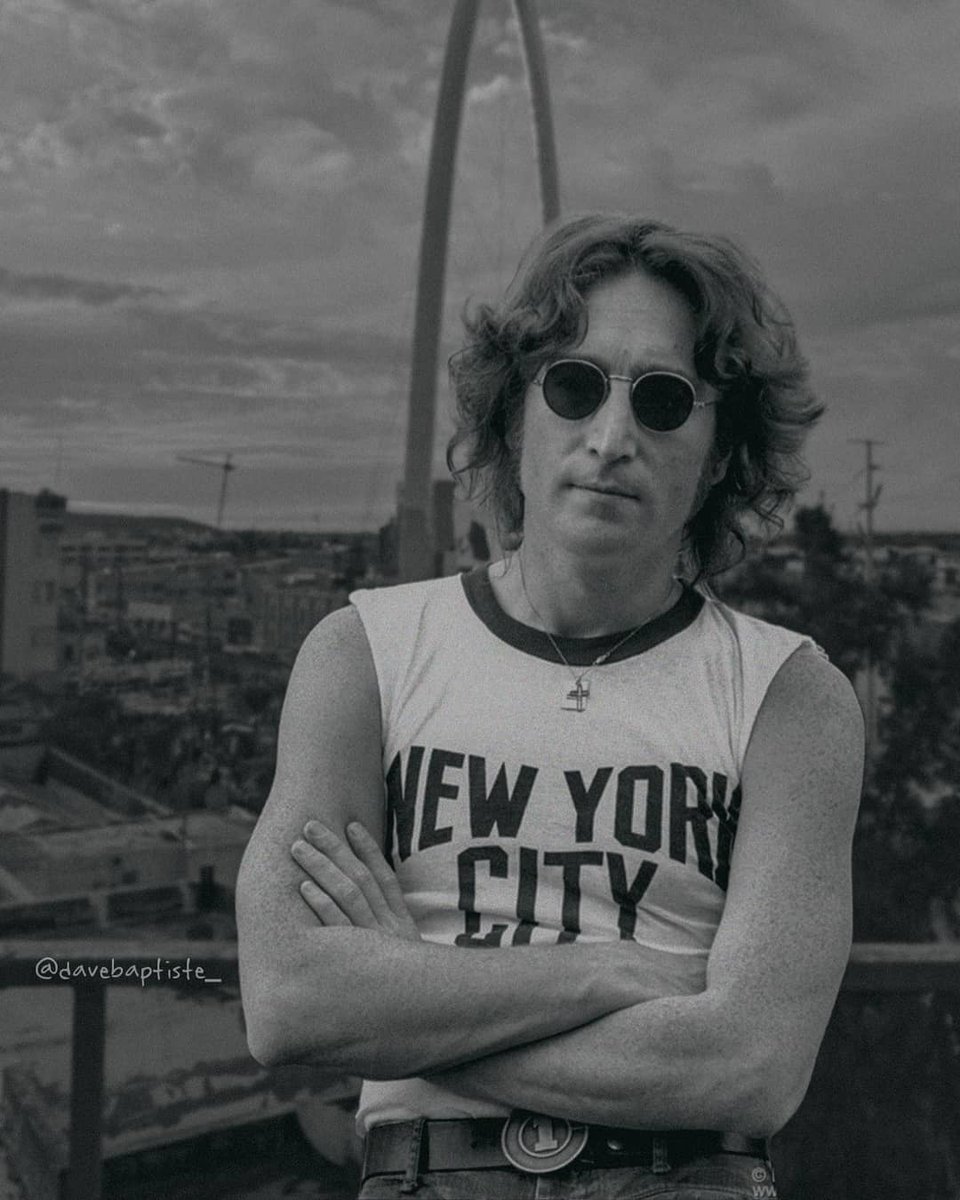 Imagine all the people living life in peace 🎶
#lennon #tijuanabc #ilovetj #ALLLIVESMATTER2020