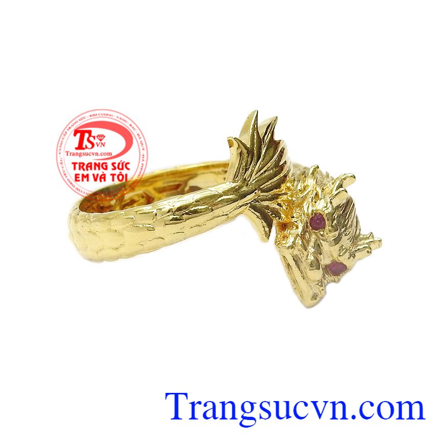 evt_vn's tweet photo. Nhẫn nam vàng rồng đính Ruby là sản phẩm được chế tác công nghệ 3D hiện đại, tỉ mỉ đến từng chi tiết. https://t.co/2xKM0CY2mL #nhannamruby #nhannam #nhannamvangtay #nhannamdaquy #nhannammenhhoa #evt #EMVATOI #vietnam #gold #vietnam https://t.co/s2JhHs96iA