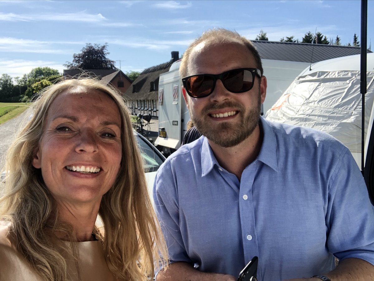Kristine Viren (@kv_viren) on Twitter photo Beæret over at være med som ekspert i #hammerslag og gætte priser med sammen med min makker Lars Lyng
Lærer en masse om ejendomsmæglerfaget - og forhåbentlig bidrager jeg med viden om alt fra tegl til træ
Se med fra august @DR1TV <a href="/Bolius/">Videncentret Bolius</a> #arkitektur #boligdk Beæret over at være med som ekspert i #hammerslag og gætte priser med sammen med min makker Lars Lyng
Lærer en masse om ejendomsmæglerfaget - og forhåbentlig bidrager jeg med viden om alt fra tegl til træ
Se med fra august @DR1TV <a href="/Bolius/">Videncentret Bolius</a> #arkitektur #boligdk