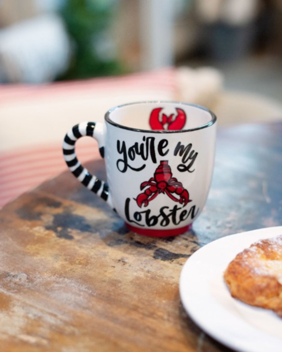 Happy Saturday Friends! (see what we did there  #friends) 
These guys are back in stock and going to go quick! You are going to want to snag one (or two)!  

#mugs #friends #coffee #tea #family #lobster