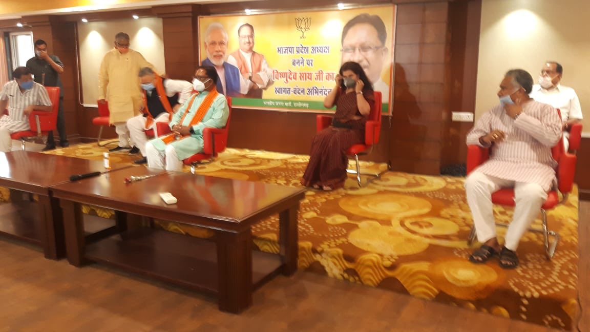 vishnudsai's tweet photo. आज औपचारिक रूप से भारतीय जनता पार्टी, छत्तीसगढ़ के प्रदेश अध्यक्ष के तौर पर पदभार ग्रहण किया। 
मैं पार्टी के सिद्धांतों एवं विचारों को मूलमंत्र बनाकर छत्तीसगढ़ वासियों की सेवा में हमेशा संलग्न रहूँगा । https://t.co/cEH7b30Frl