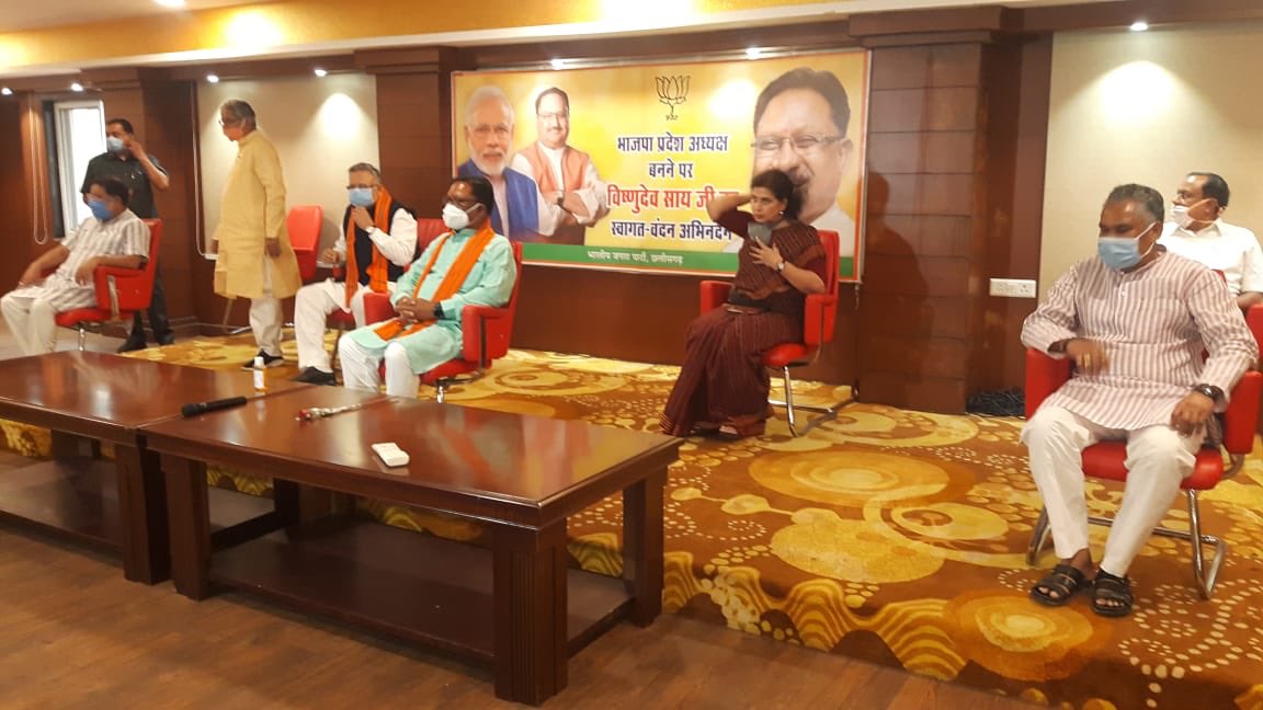 vishnudsai's tweet photo. आज औपचारिक रूप से भारतीय जनता पार्टी, छत्तीसगढ़ के प्रदेश अध्यक्ष के तौर पर पदभार ग्रहण किया। 
मैं पार्टी के सिद्धांतों एवं विचारों को मूलमंत्र बनाकर छत्तीसगढ़ वासियों की सेवा में हमेशा संलग्न रहूँगा । https://t.co/cEH7b30Frl