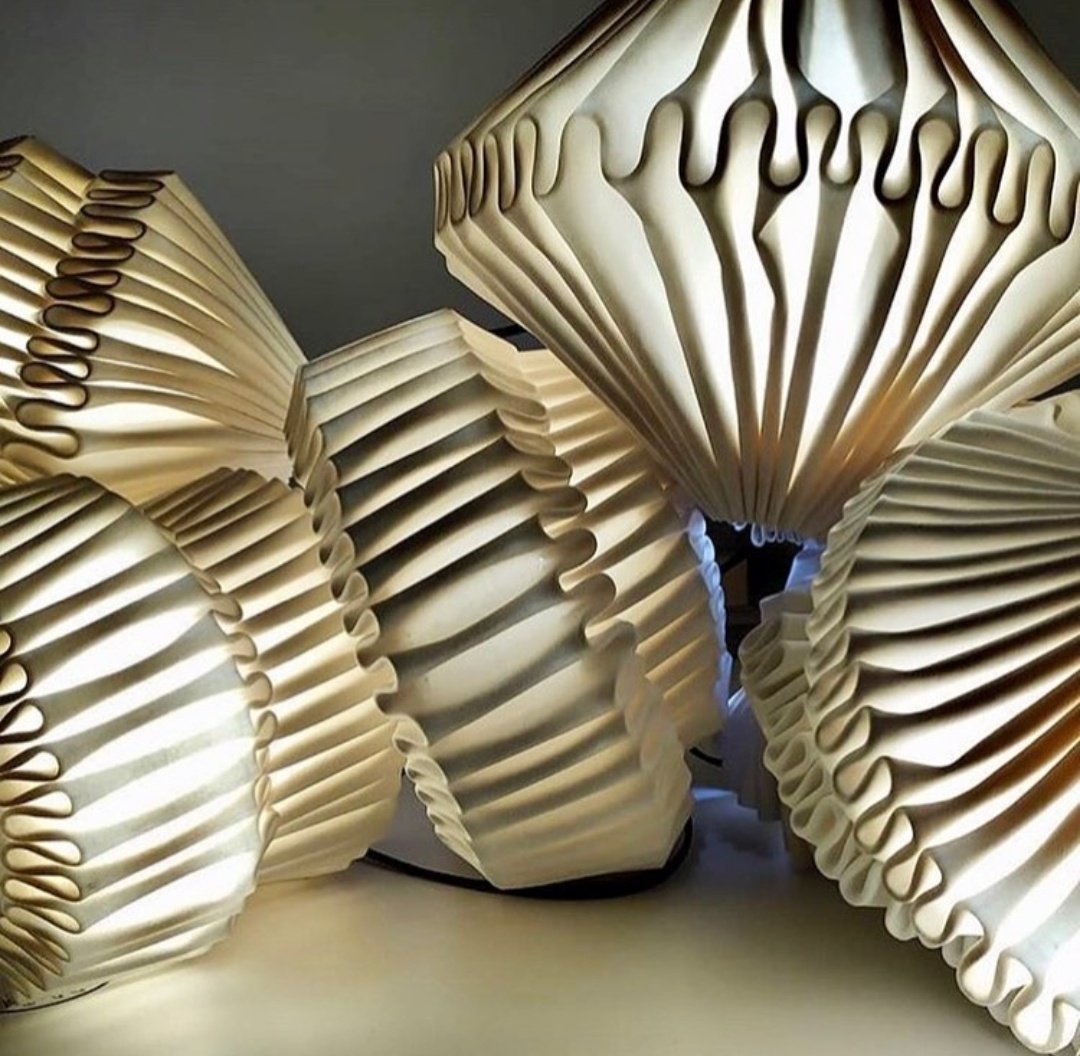 Nicolás Sánchez, ganador internacional de la 2aEd, se abre a otra disciplina del diseño aplicando su técnica al diseño de producto!!! Nos apasionan sus lámparas 😍👏🏼👏🏼
#mallorcadesignday #interiorismoemergente #iluminacionydiseño #amantesdeldiseño #diseñoproducto #creatividad