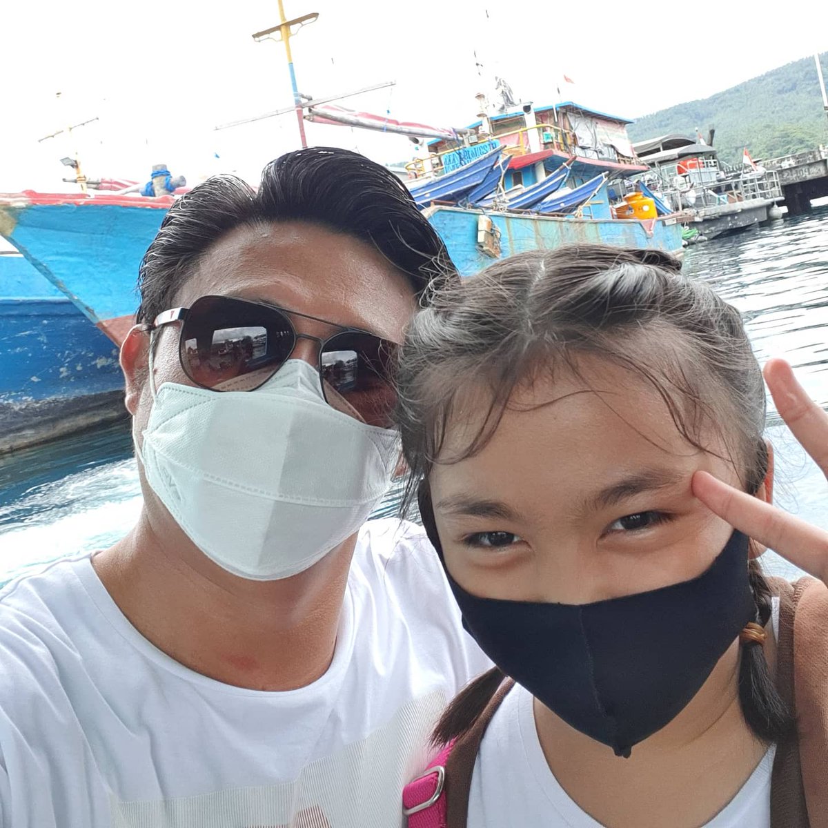 audypangemanan's tweet photo. Tak disangka, ketemu ama Anak Serani Tersayang. Catalea. Sama2 lagi 'syuting' πππ. Tentang #newnormal di Kota Bitung. Senang.... sekali.
.
Makasih mama @brendabrndaa πππ
.
#colorfulbitung #KotaBitung #bitung #KotaManado #airmadidi #tomohon #manado #tondano #amurang #ratahan https://t.co/f6eTGSMjYc