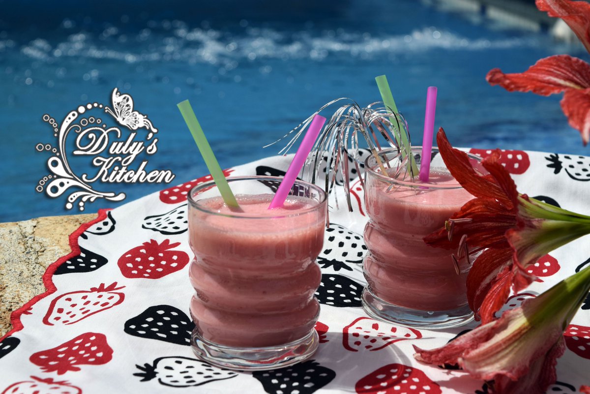 DulysKitchen's tweet photo. #Batido de #Fresas muy cremoso. Riquísimo y lleno de nutrientes. Otra forma de disfrutar la #fruta y el #verano.
# Smoothie #batidofresas # StrawberryMilkshake #batidosaludable #licuado #bebidasaludable
https://t.co/g9tsy6uzzX
https://t.co/lGTQaBmvCa https://t.co/DASl32bE9h