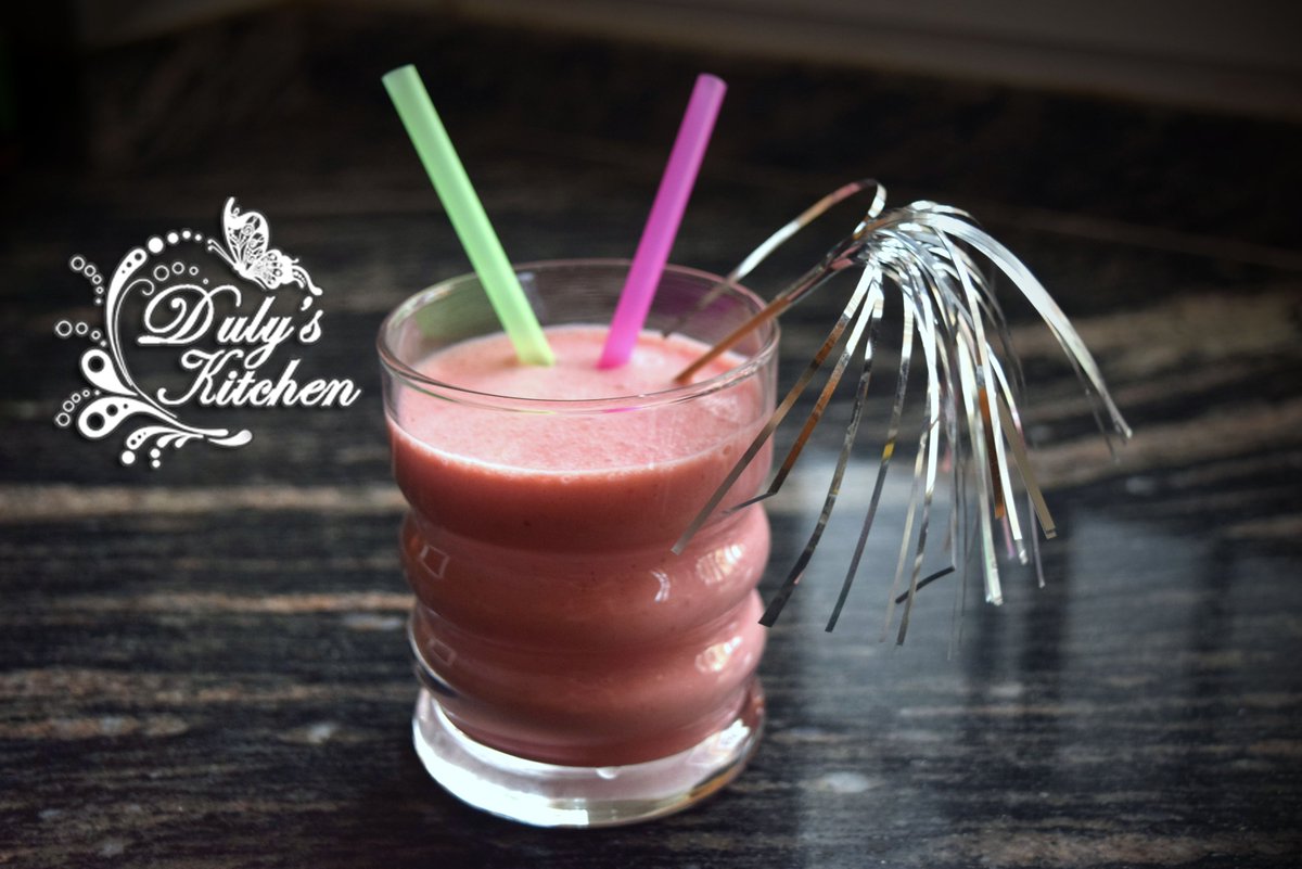 DulysKitchen's tweet photo. #Batido de #Fresas muy cremoso. Riquísimo y lleno de nutrientes. Otra forma de disfrutar la #fruta y el #verano.
# Smoothie #batidofresas # StrawberryMilkshake #batidosaludable #licuado #bebidasaludable
https://t.co/g9tsy6uzzX
https://t.co/lGTQaBmvCa https://t.co/DASl32bE9h